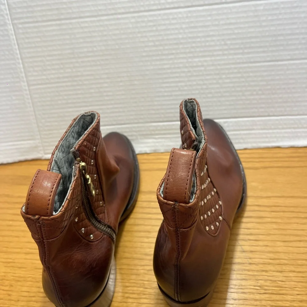 Denver Womens Boots Rodeo‎ size 8.5 With bright details